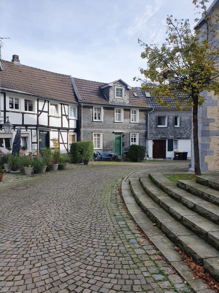 Kirchplatz Velbert Mehrfamilienhaus Charmantes Wohn-Gesch�ftshaus im historischen Neviges