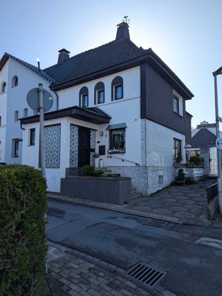 Eingang au�en Hattingen Haus Einfamilien-Doppelhaush�lfte mit Garage, Stellplatz und tollem Garten